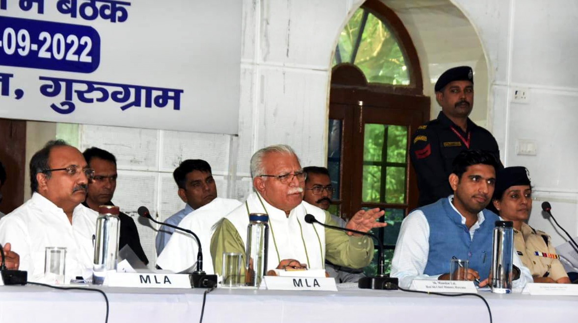 mlkhattar's tweet photo. नौकरियों में भ्रष्टाचार को बिल्कुल बर्दाश्त नहीं किया जाएगा और एक भी भ्रष्टाचारी को नहीं बख्शा जाएगा।

आज गुरुग्राम जिला कष्ट निवारण समिति की बैठक में भ्रष्टाचार के एक मामले में सोहना थाने के पूर्व SHO को सस्पेंड करने और एक अन्य आरोपी को तुरंत गिरफ्तार करने के आदेश दिए। https://t.co/6IrxZMdg7G