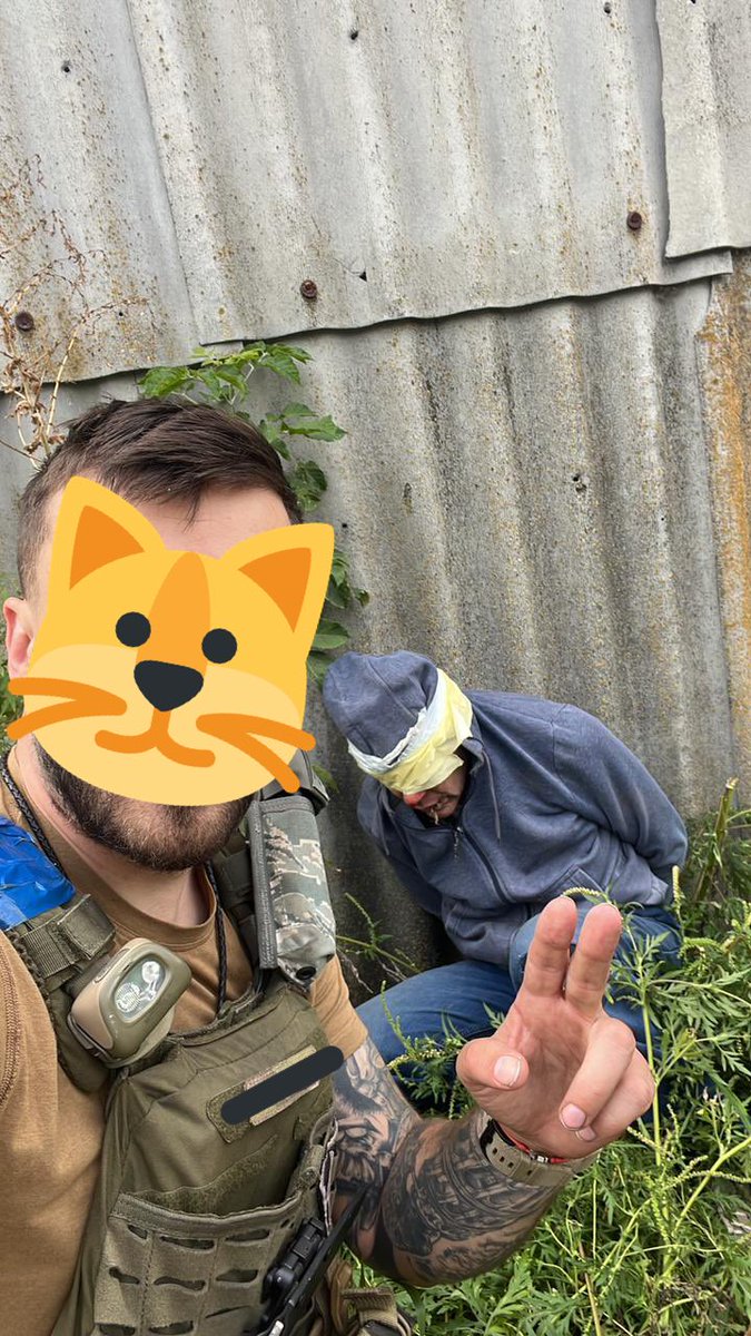 LyrYevhen's tweet photo. Памʼятаєте це фото? Для продовження контранступу пану ліворуч ТЕРМІНОВО потрібен Матріс. Так, саме цьому пану, що на фото.

Це ~900к гривень. Частина суми у нас є, але мусимо за день зібрати решту.

Розумію, що це божевілля, але спробуємо?

https://t.co/eLyH8cmrKo https://t.co/LB1shZrDFi