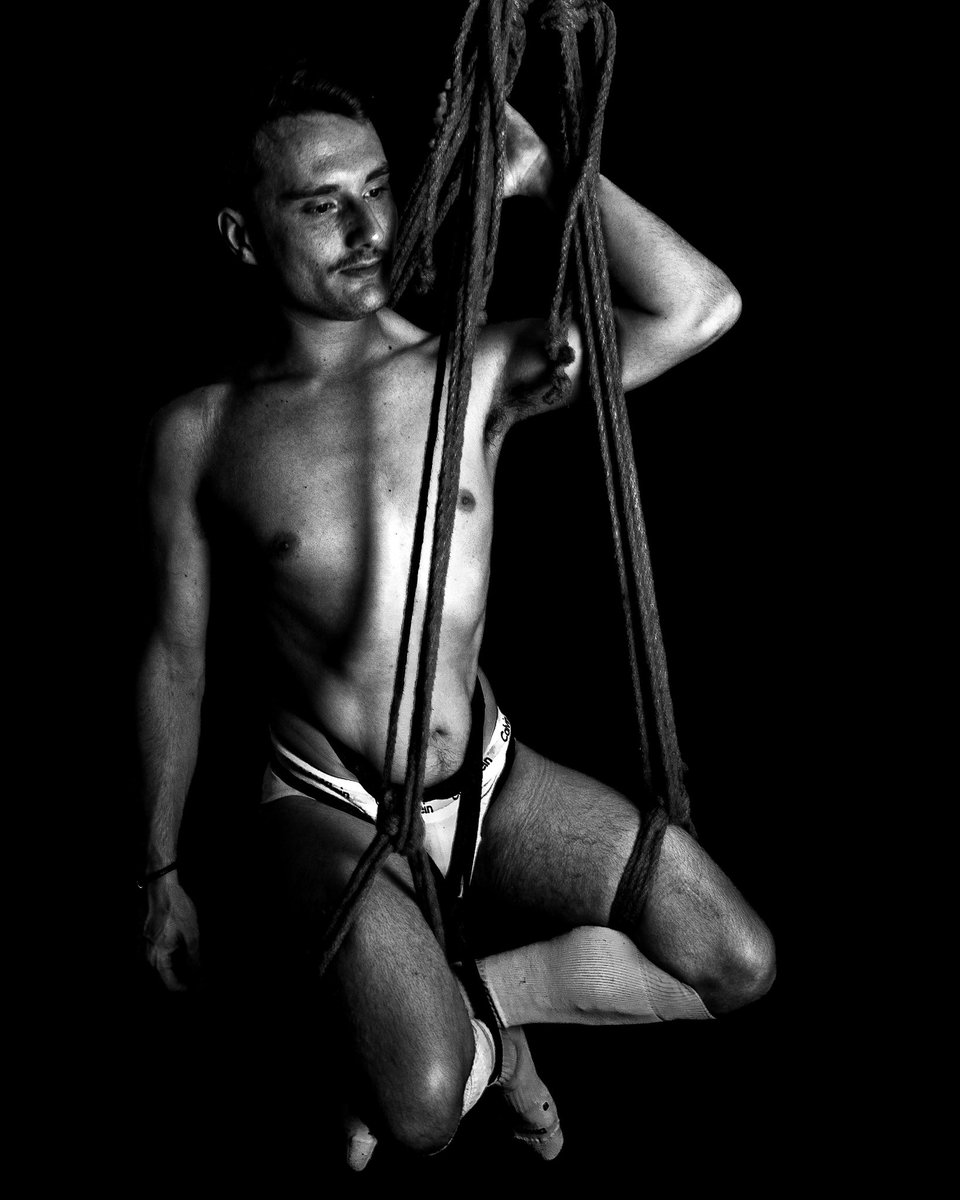 Shibari_Men's tweet photo. 🪢 #shibari in simplicity 🪢 
.
.
#shibarimen #gay #gaytoulouse #Toulouse #gayfrance #shibariart https://t.co/zuxacwWyLF