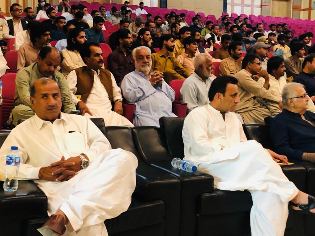 ShahdadShaad's tweet photo. بلوچی ادب کے نامور ادیب سید ظہور شاہ ہاشمی کی زندگی اور ادب پہ سمینار اور ان کے تمام کتابوں کی رونمائی کی تقریب نوری نصیر خان کمپلکس کوئٹہ میں جاری۔تقریب میں بلوچی ادب کے بڑے نام، بلوچ سیاسی لیڈران اور زندگی کے مخلتف شعبہ جات سے لوگ بڑی تعداد میں شریک ہیں۔
#SayedHashmi https://t.co/yD4iS66XS7