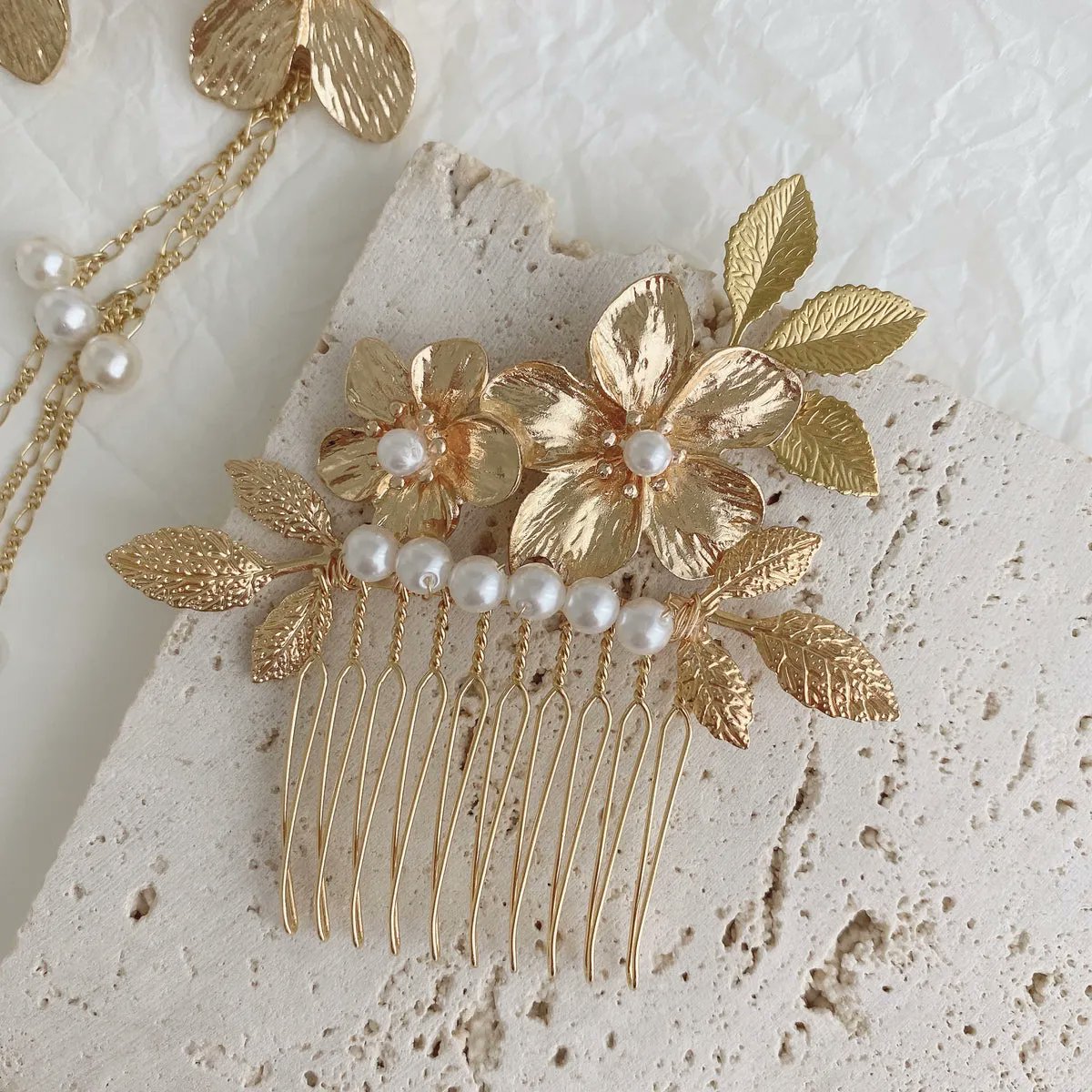 _meryshop_'s tweet photo. <Primavera × MERYshop >
"【Primavera】Lina"
お花や葉などのナチュラルなモチーフを使用したヘアドレス✨
ヤーアクセサリーのLinoと合わせてもお楽しみいただけます🦢
#MERYshop #ウエディング #ブライダル
https://t.co/fjyKgwpBBf https://t.co/OPIChea1ih