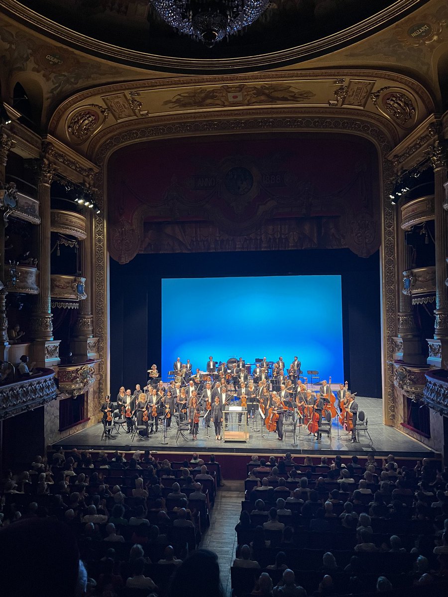 BRAVO @DufresneChloe_ Opéra Orchestre National Montpellier for an epic season opener last night!!! 🎉🙌 A huge honour to have my piece Unveiling performed with such ferocity and spirit 🥹🥰 Merciii @vchevalier @OONMLR and heroic taxi driver Mathias ❤️