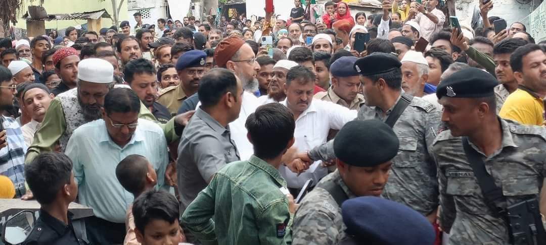 AIMIM_Nampally's tweet photo. LIVE:  #AIMIM National President Barrister @asadowaisi Sahab At Shahpur, Ahmedabad, Gujarat

#OwaisiInGujarat https://t.co/QTuJI3zC0F