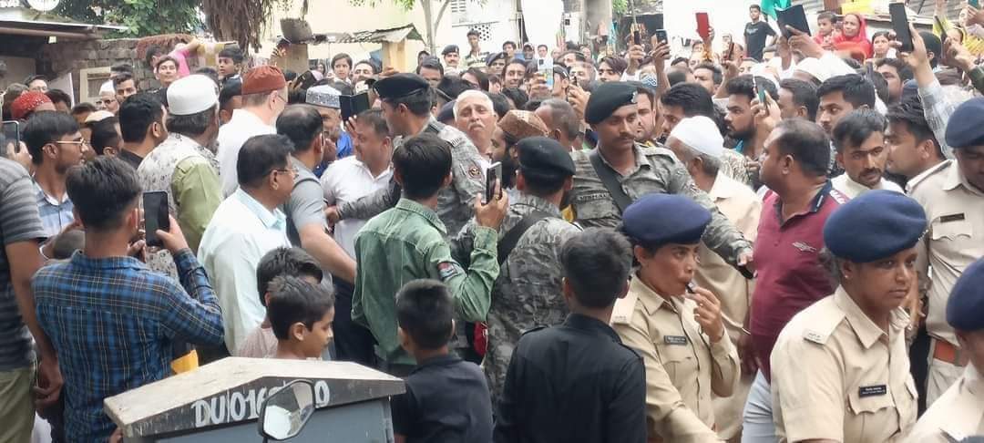 AIMIM_Nampally's tweet photo. LIVE:  #AIMIM National President Barrister @asadowaisi Sahab At Shahpur, Ahmedabad, Gujarat

#OwaisiInGujarat https://t.co/QTuJI3zC0F