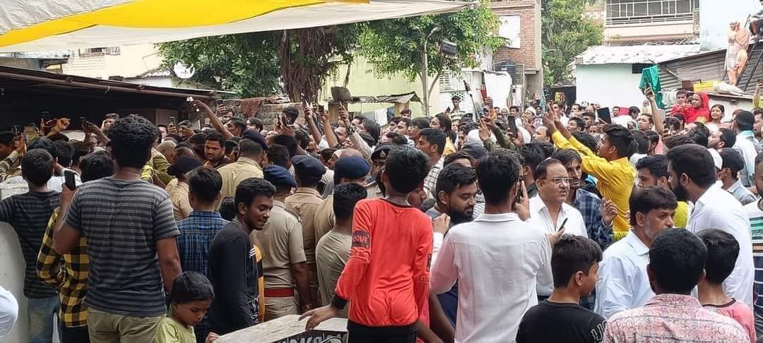AIMIM_Nampally's tweet photo. LIVE:  #AIMIM National President Barrister @asadowaisi Sahab At Shahpur, Ahmedabad, Gujarat

#OwaisiInGujarat https://t.co/QTuJI3zC0F