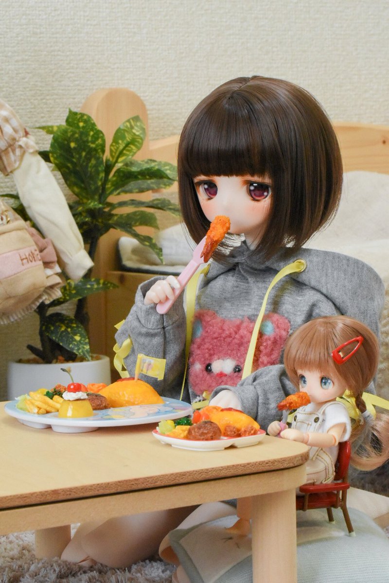 ranarinaruna3's tweet photo. 撮ってもらいました📸
お子様ランチ食べてるうちの子かわいい☺️ https://t.co/vUWjeIQe5t