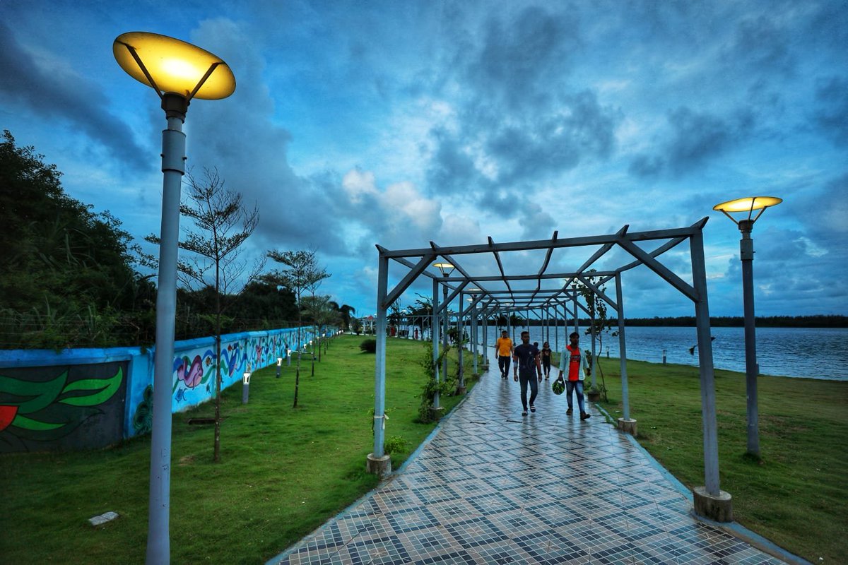 Naveen_Odisha's tweet photo. Picturesque #Tampara Lake in Chatrapur nestled in greenery is truly mesmerising. The fresh water lake’s sublime &amp; tranquility in addition to the amenities &amp; facilities developed by #Odisha offers a unique experience. Come &amp; soak in the scenic natural beauty. #IndiasBestKeptSecret https://t.co/vc85fq0LAw