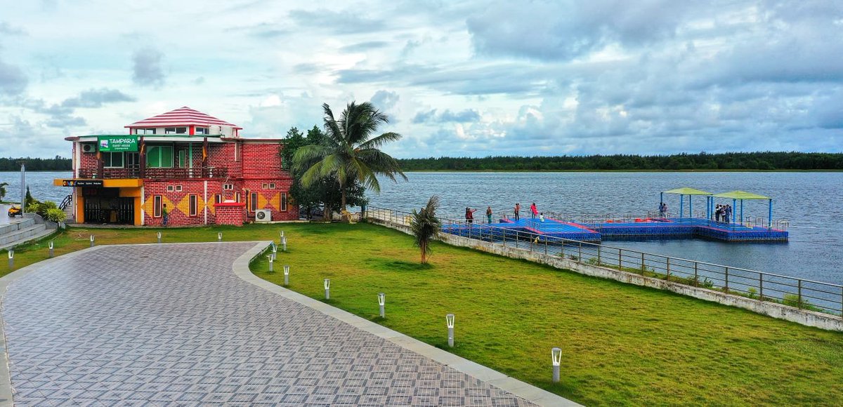 Naveen_Odisha's tweet photo. Picturesque #Tampara Lake in Chatrapur nestled in greenery is truly mesmerising. The fresh water lake’s sublime &amp; tranquility in addition to the amenities &amp; facilities developed by #Odisha offers a unique experience. Come &amp; soak in the scenic natural beauty. #IndiasBestKeptSecret https://t.co/vc85fq0LAw