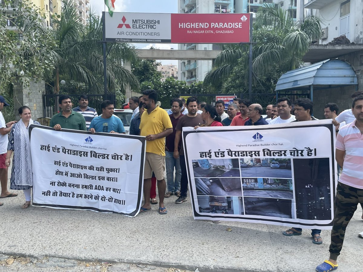 akluv1268's tweet photo. @CMOfficeUP @gdagzb @dm_ghaziabad @CommissionerMe3 protest against builder of High End Paradise Rajnagar extension gzb, by the residents of the society regarding seepage, peeling of plaster, NON formation of AOA including paint work pending since 8 years , pls take action ASAP . https://t.co/bkf1xedioB