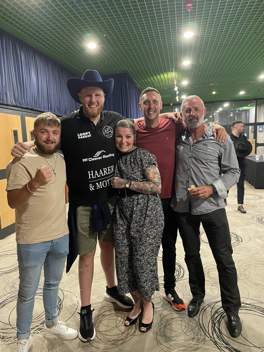 ApolloSportsCl1's tweet photo. Team Armstrong 🥊

Give “Dirty Harry” a follow @HatcHarry he’s now 5-0 as a pro! 🤠 

#teamarmstrong 🔴⚫️ https://t.co/jNSMYf2Db0