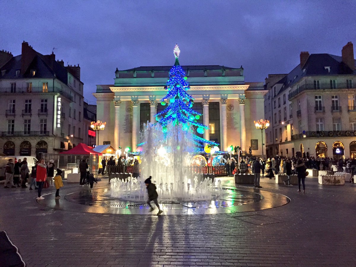 Nanteshype's tweet photo. 📅 #Noël 2022 🎄 🎅 à #Nantes : @levoyageanantes organisera la 1ère édition du "Voyage en hiver" du 25/11/2022 au 01/01/2023 via @presseocean https://t.co/lUMVq0tLsZ