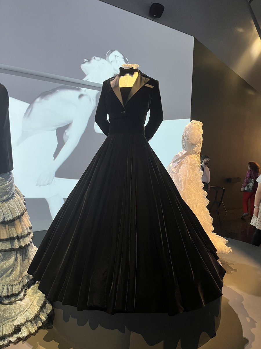 Esme Bronwen-Smith tweet media