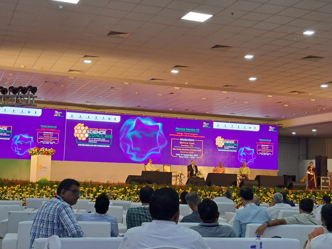 #Sustainableenergy supply, optimised energy, reduced use of fossil fuels lead to successful transition to sustainable energy. Session started on theme #Cleanenergy for all including S&T role in #HydrogenMission during plenary session VII. @GujScienceCity
@InfoGujcost
@IndiaDST