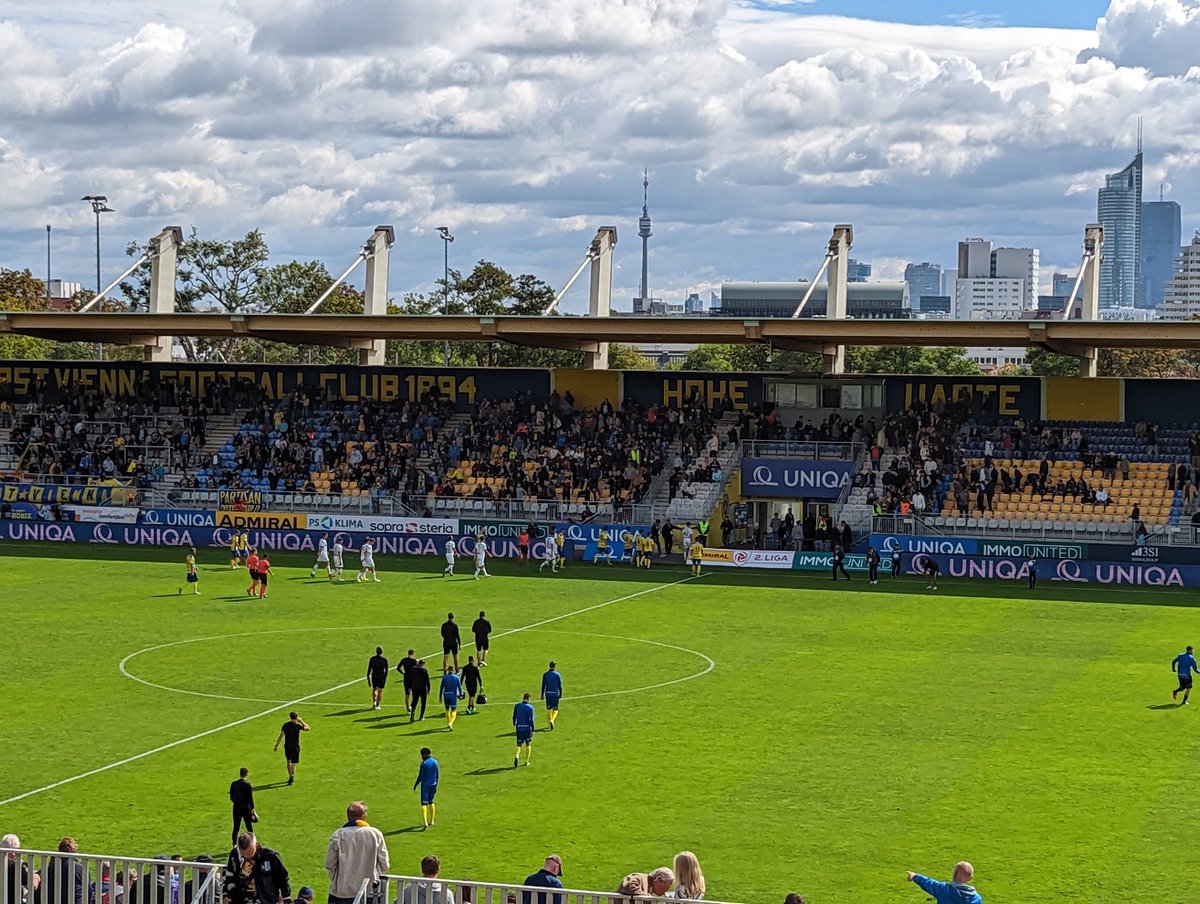 OtherBundesliga's tweet photo. HT: @FirstViennaFC 1-0 @skuamstetten 

Vienna beating the league leaders! #Edelhofer's goal is the difference and it could've been more. A good game so far #LigaZwa https://t.co/QystIRokeB