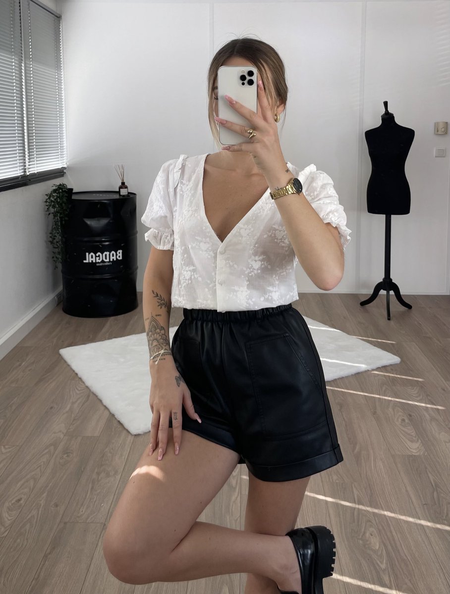 Badgal_Co's tweet photo. La nouvelle collection sera en ligne ce soir à 20h 😍 https://t.co/3Li5e5b2z5
