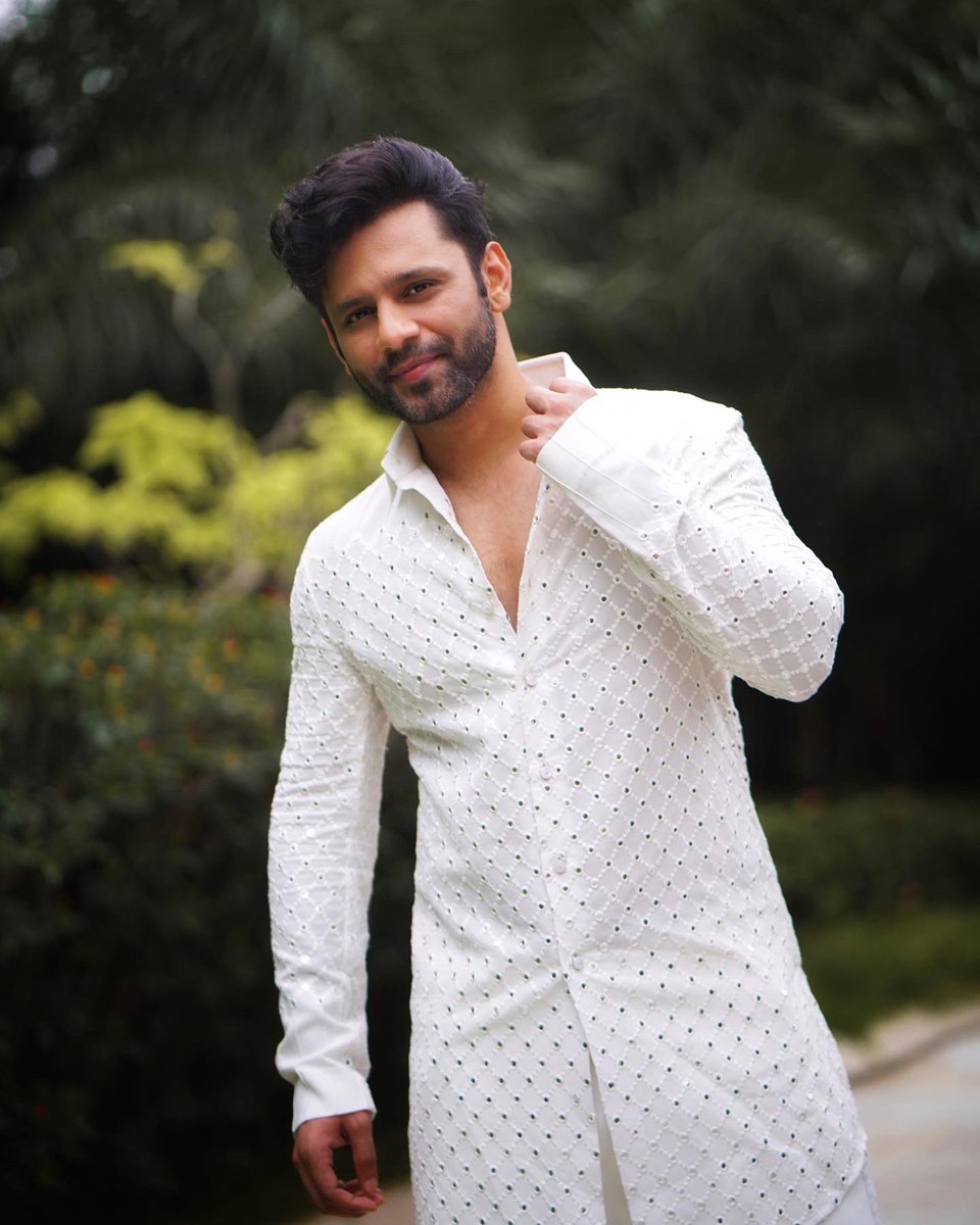 rahulvaidya23's tweet photo. मै ठेहरा राहा ज़मीं चलने लगी .. ❤️ https://t.co/QOr0cGA1f1