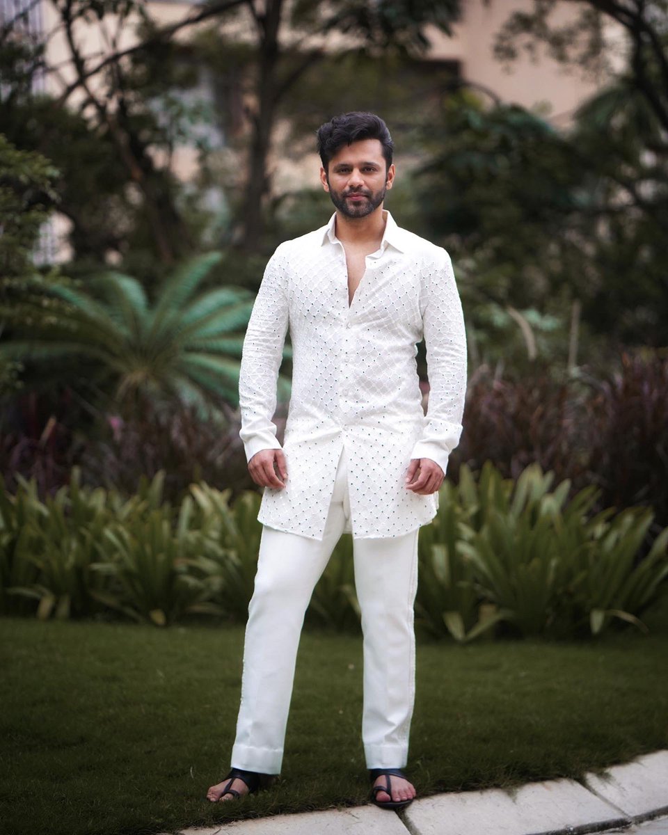 rahulvaidya23's tweet photo. मै ठेहरा राहा ज़मीं चलने लगी .. ❤️ https://t.co/QOr0cGA1f1