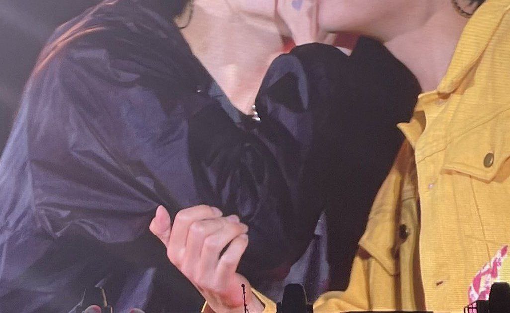 PandaOdia's tweet photo. Così mini 🤏🏻
Questo bisogno di contatto mi softa un sacco #taekook https://t.co/z7A7Nv3FdK