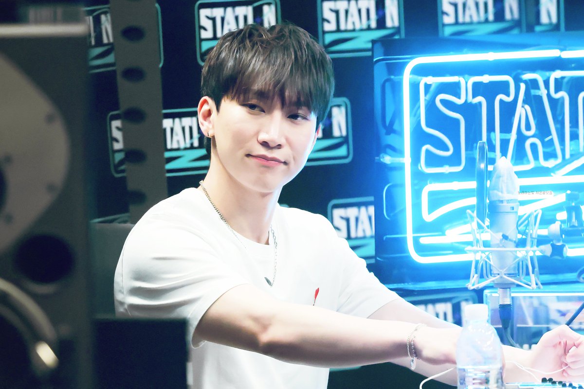 sek_com's tweet photo. 220622
입모양⁎′ꃪ‵)˞ᵋᵌ이 귀여워서 골랐는데,
손가락도 어쩜 이리 곱고 예쁜지...

#광쁨 #광잘 #광멋 #광귀
#은광 #EUNKWANG #ｳﾝｸﾞｧﾝ
#비투비 #BTOB 
@BTOB_SEKwang https://t.co/YQIr6UMtue
