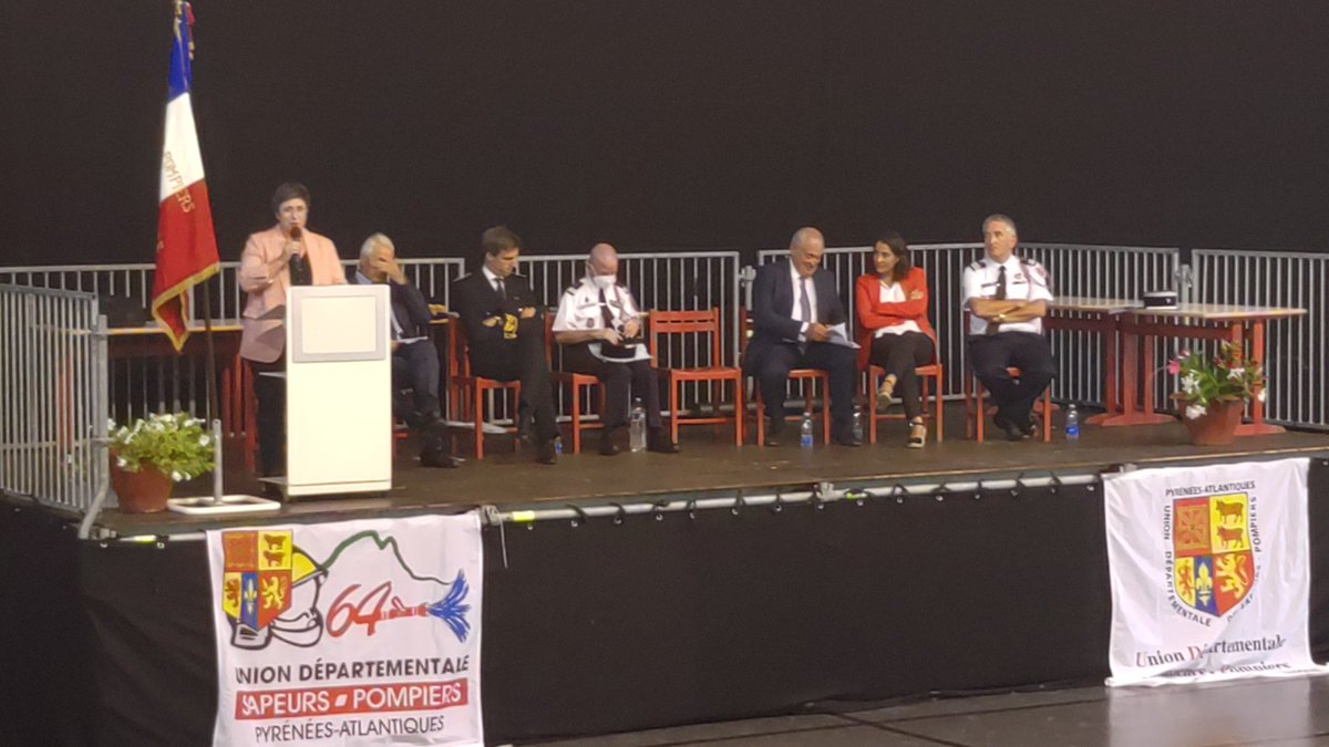 marcriedel_'s tweet photo. Aujourd'hui, visite aux amis du @sdis64 @udsp64 pour leur 64e congrès départemental à #Hasparren. Échanges autour du quotidien et des #tempsdevie de l'#engagement des @PompiersFR, #volontaires et #professionnels. https://t.co/TnRG2HW4AN