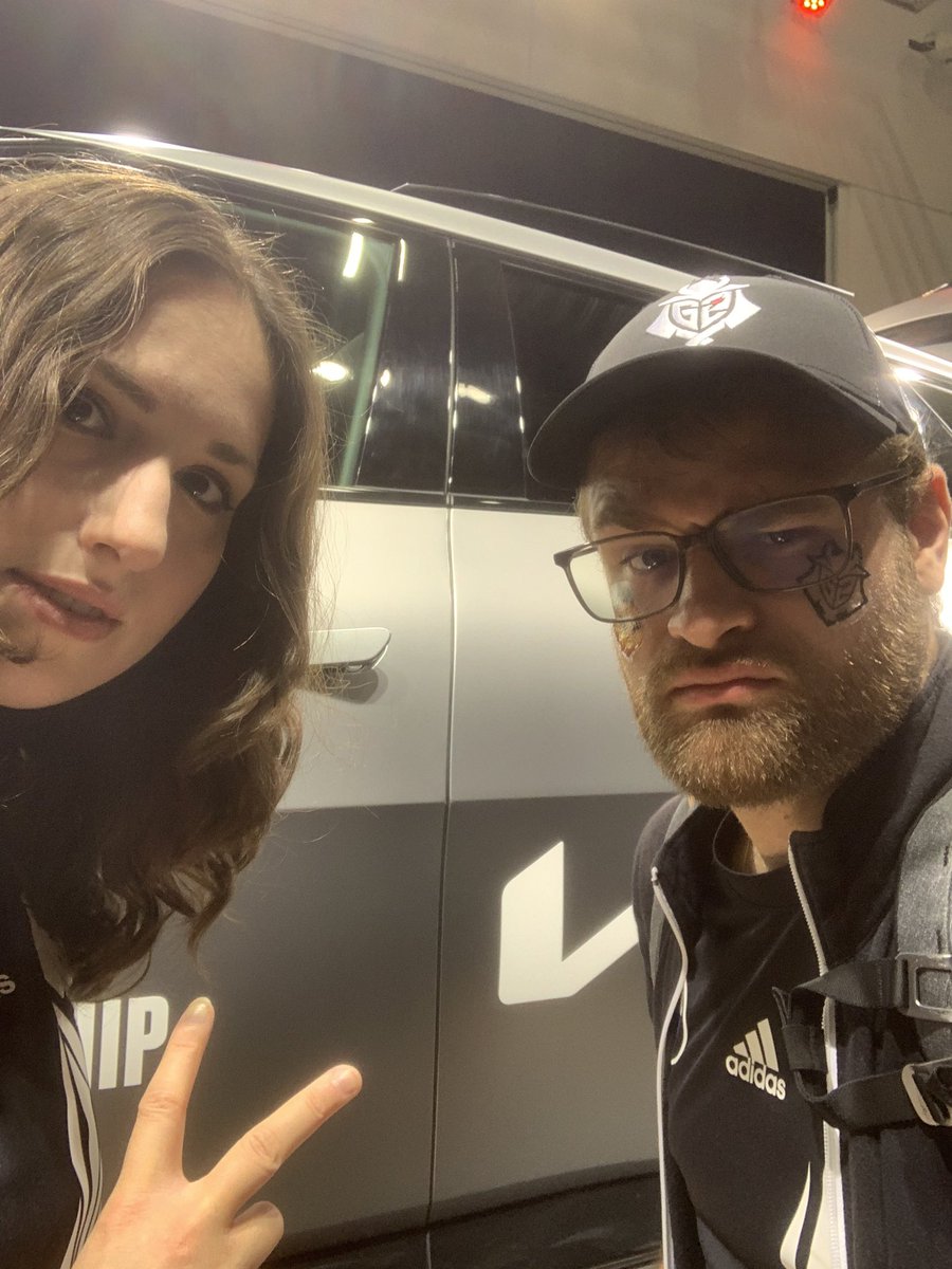 Again chilling at the Kia Booth at the LEC XPO #Kia #KiaLEC #MovementThatInspires #LECXPO 
With <a href="/Agent_KittyCat/">Mel</a> !