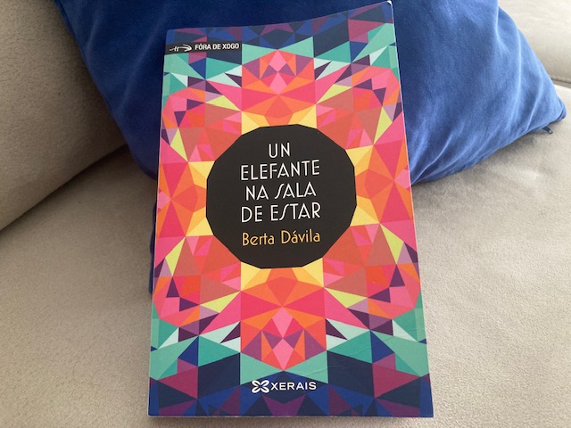 nuriaeoicoruna's tweet photo. Unha das lecturas das que gocei este verán, #UnElefanteNaSalaDeEstar de @bertadavila, "the elephant in the room" do que ninguén quere falar por moi eveidenteque sexa #10setembro #DíaMundialPrevenciónSuicidio https://t.co/dOwD28vTW1