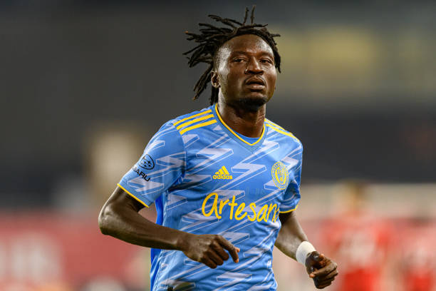 🔥 Olivier Mbaizo en feu avec Philadelphia Union à quelques mois de la Coupe du Monde.

Le latéral droit camerounais a largement contribué à la victoire (5-1) de Philadelphia Union face à Orlando City, en provoquant un CSC sur le premier but et un penalty sur le troisième but.