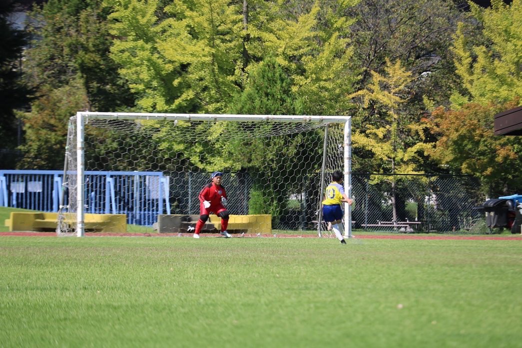 FC21971499's tweet photo. 【U12リーグ入替戦】
今回からU11での参戦となり、勝てば上位リーグが決定の大一番‼️同点PKでなんとか勝つことができました😆
入替戦まで6年生が繋いでくれたものをしっかり引継ぎましたよ‼️対戦いただいたチームのみなさん、運営携わっていただいた方々、本日はありがとうございました！ https://t.co/BRlHuHbgsd