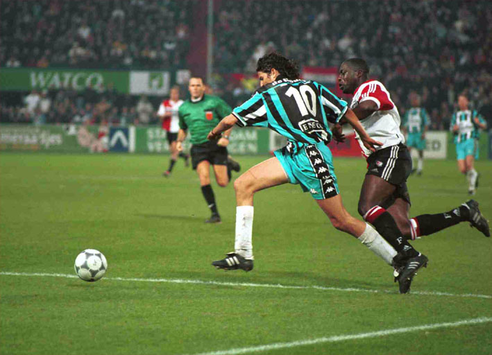 Derby day!❤️🤍💪🏽
De 4 supportersbussen zullen om stipt 18:00 uur vertrekken naar de andere kant van de Maas. Het supportershome is vanaf 16:30 uur geopend voor het inchecken, en om moed in te drinken. Het uitvak is voor de 1.200 Spartanen vanaf 18:30u geopend. SP-AR-TA! #feySPA