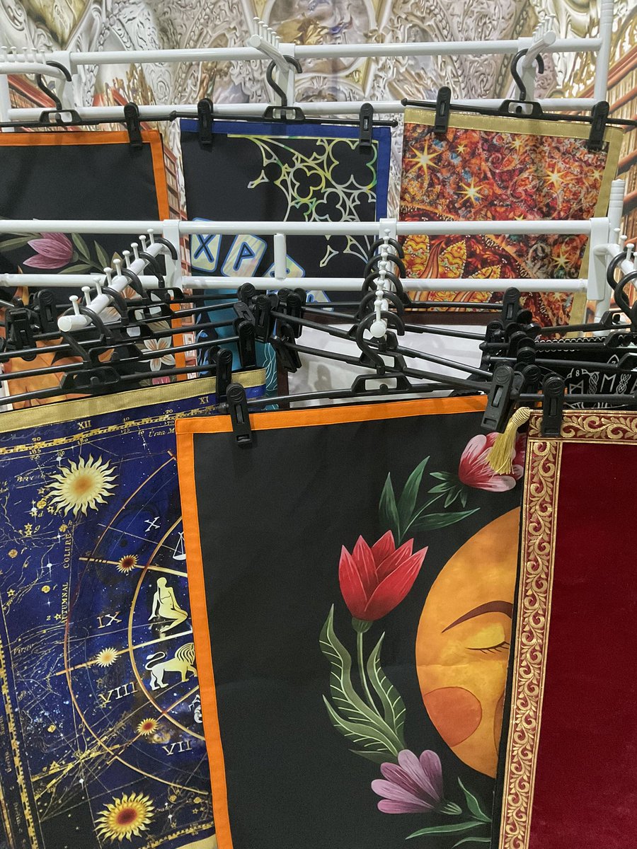 🔮🌷 Preview 🔮🌷

ผ้าปูสวยๆที่จะนำมาจำหน่ายในงานยิปซีคาราวานค่ะ 💝🎊

🎉 ล็อตนี้มีลายมาใหม่สวยๆเยอะเลยค่ะ  ว่างๆเชิญแวะชมมาสัมผัสเนื้อผ้าปูไพ่กันได้ที่งานยิปซีคาราวานวันที่ 14-18 ก.ย. นี้กันนะคะ มาช้าลายที่เล็งไว้ไม่เหลือแล้วน้า ✨

#ไพ่ยิปซี #ไพ่ทาโร่ต์ #ผ้าปู #หมอดู #ดูดวง