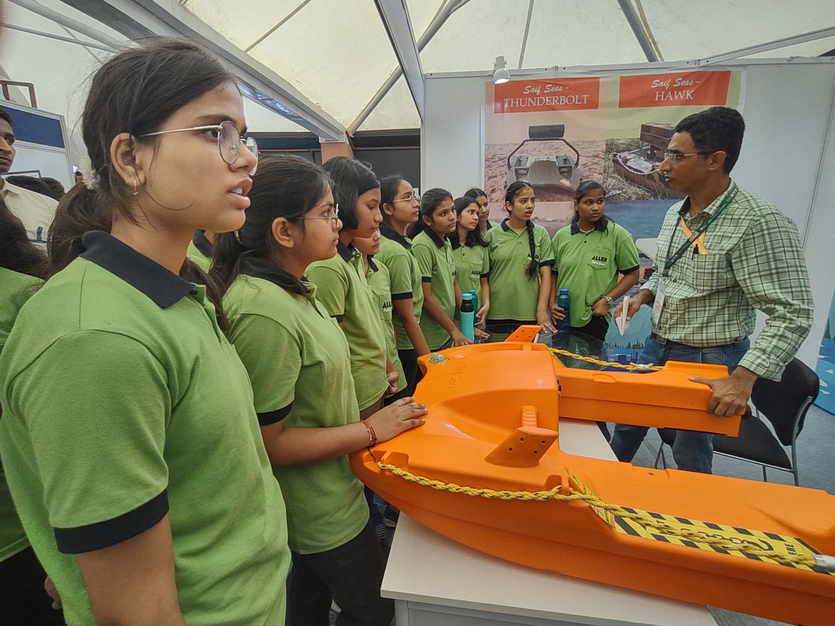 India_iDEX's tweet photo. शिक्षा की नगरी कोटा में भारतीय सेनाओं को सशक्त करते हुए और कोटा के छात्रों को प्रेरित करते हुए "राष्ट्रीय रक्षा MSME सम्मेलन और प्रदर्शनी"।
#iDEX Startups की cutting-edge technologies सभी visitors के लिए आकर्षण का केंद्र बन रहा हैं।
#NationalDefenceConclave #KotaExpo
#Defence https://t.co/Wf2WhyPVwk