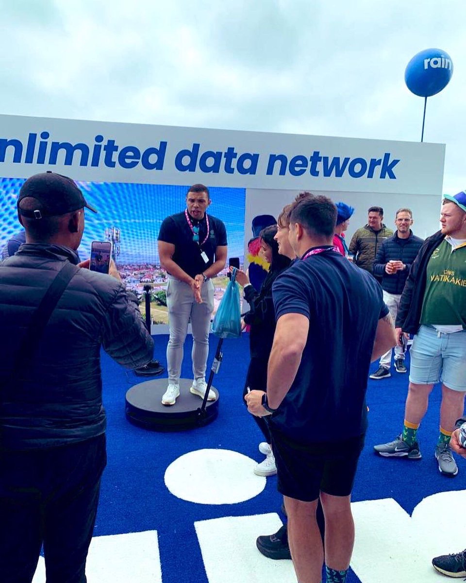Mr_Moagi_Evans's tweet photo. Day 3 of the #RWC7s
Itβs been a great fun filled fast Rugby π Experience & today itβs gonna be more LIT π₯ at the stadium π
@rainsouthafrica is the official Sponsor of the Rugby World Cup Sevens π€π
@BryanHabana
@rainsouthafrica
#Work
#WorkMeetsFun
#CapeTown
#RWC7 https://t.co/MmyLU2y7Zz