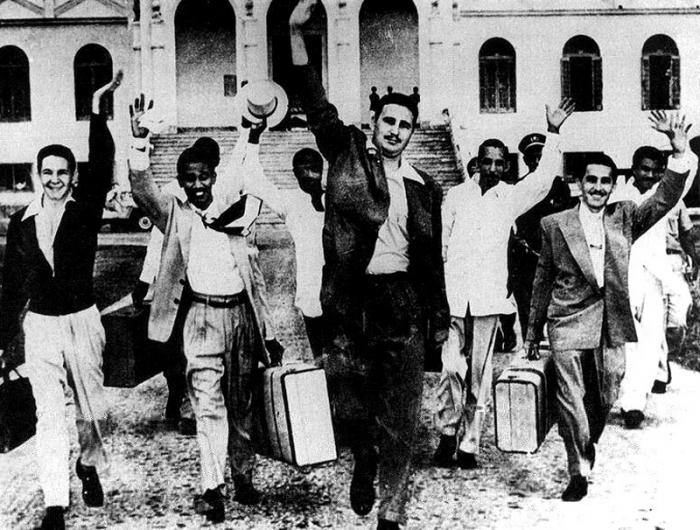 radiorebeldecu's tweet photo. ⭐ Tras la amnistía del 15 de mayo de 1955, Almeida sigue sus actividades hasta marchar al exilio en México, en los preparativos de la expedición del yate Granma, que salió el 25 de nov del año 1956, y tocó costas 🇨🇺 el 2 de diciembre con 82 expedicionarios.

#AlmeidaVive #Cuba https://t.co/1XJxUWVAAq