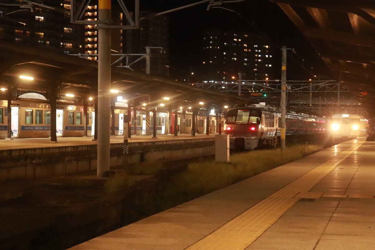 totsugawa66's tweet photo. #急行日南 #夜行列車 #415系 #Fo117 #JR九州トラベルデスク JR九州トラベルデスク(@JRKhojin_travel)さんの415系夜行急行日南号の旅に往復参加させていただきました。Fo117での夜行列車の旅は、本当に楽しかったです。(9583M写真) https://t.co/Bkk6lx4Dt8