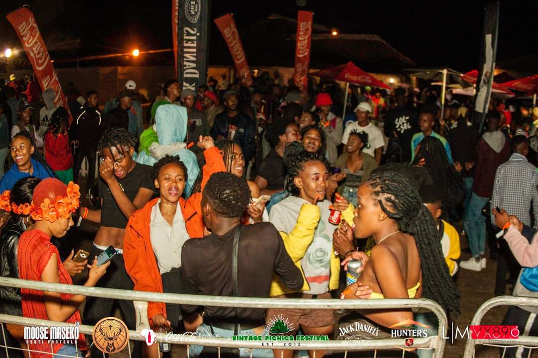 kumavanilla's tweet photo. Hello there , Let's go to @vintagepicnicsa presented by @jagermeistersa 

10 DECEMBER 2022 // GOG - PROTEA GLEN - SOWETO 📌 https://t.co/ZPq9VrVm7g