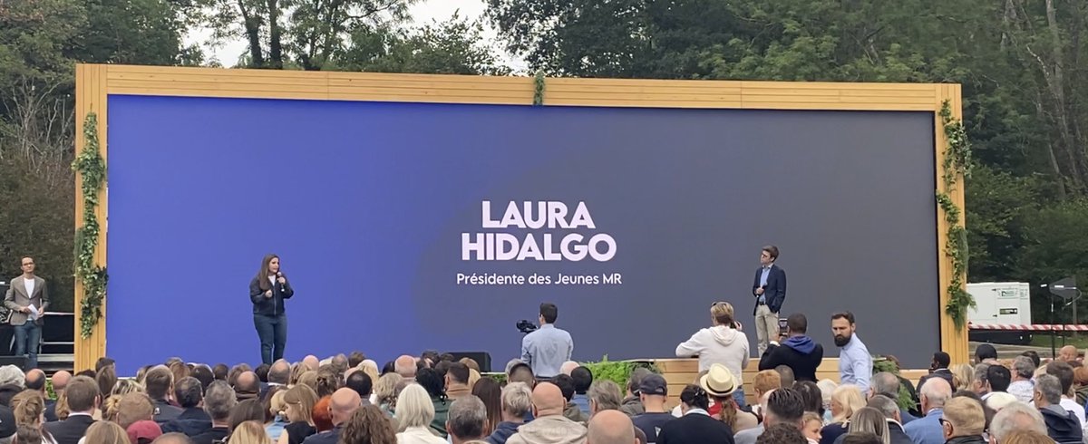 JeunesMR's tweet photo. Notre Présidente est aux Estivales à Durbuy avec son homologue @Jongvld @PhilippeNys pour affirmer les valeurs des libéraux et l’importance de la jeunesse ! #JeunesMR #JongVLD https://t.co/tiRBlvXw2p