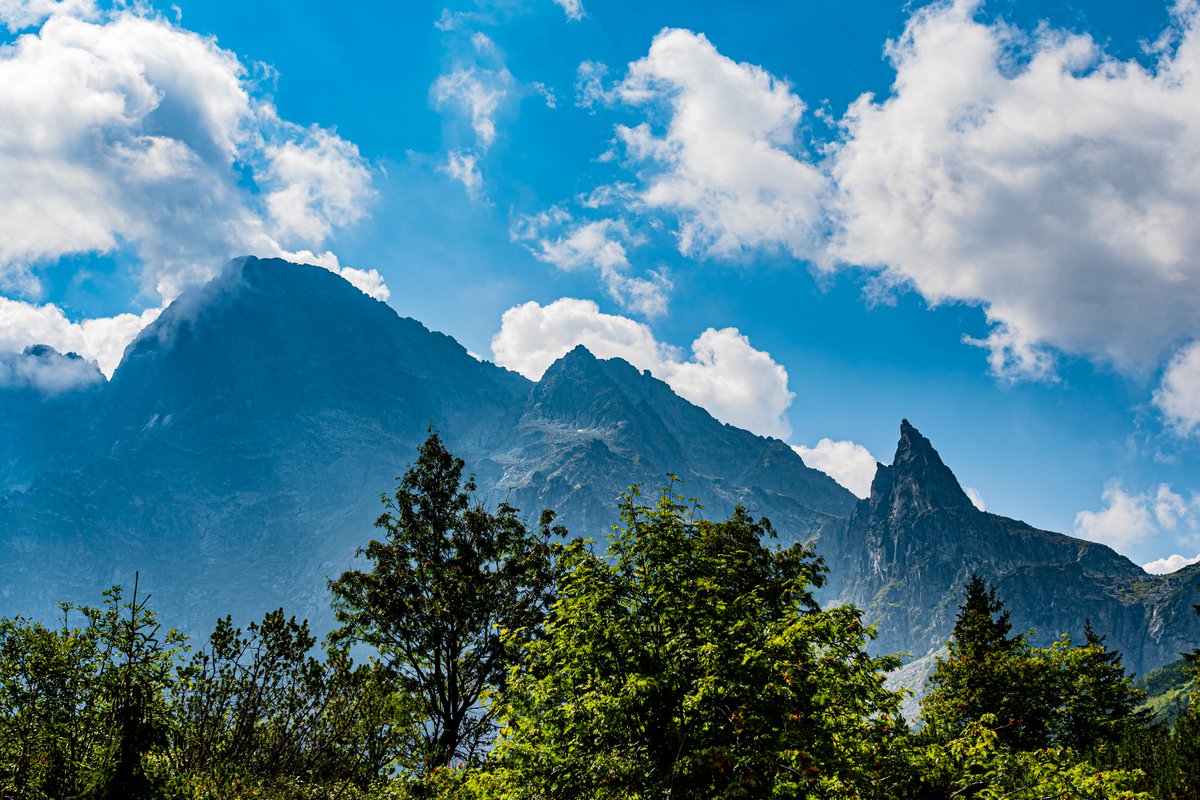 SStrugareanu's tweet photo. Hello beautiful people! I hope you are all having a good Sunday! been a long time since my last post so here are some mountains from my holidays! https://t.co/BjtD7Ylxjt