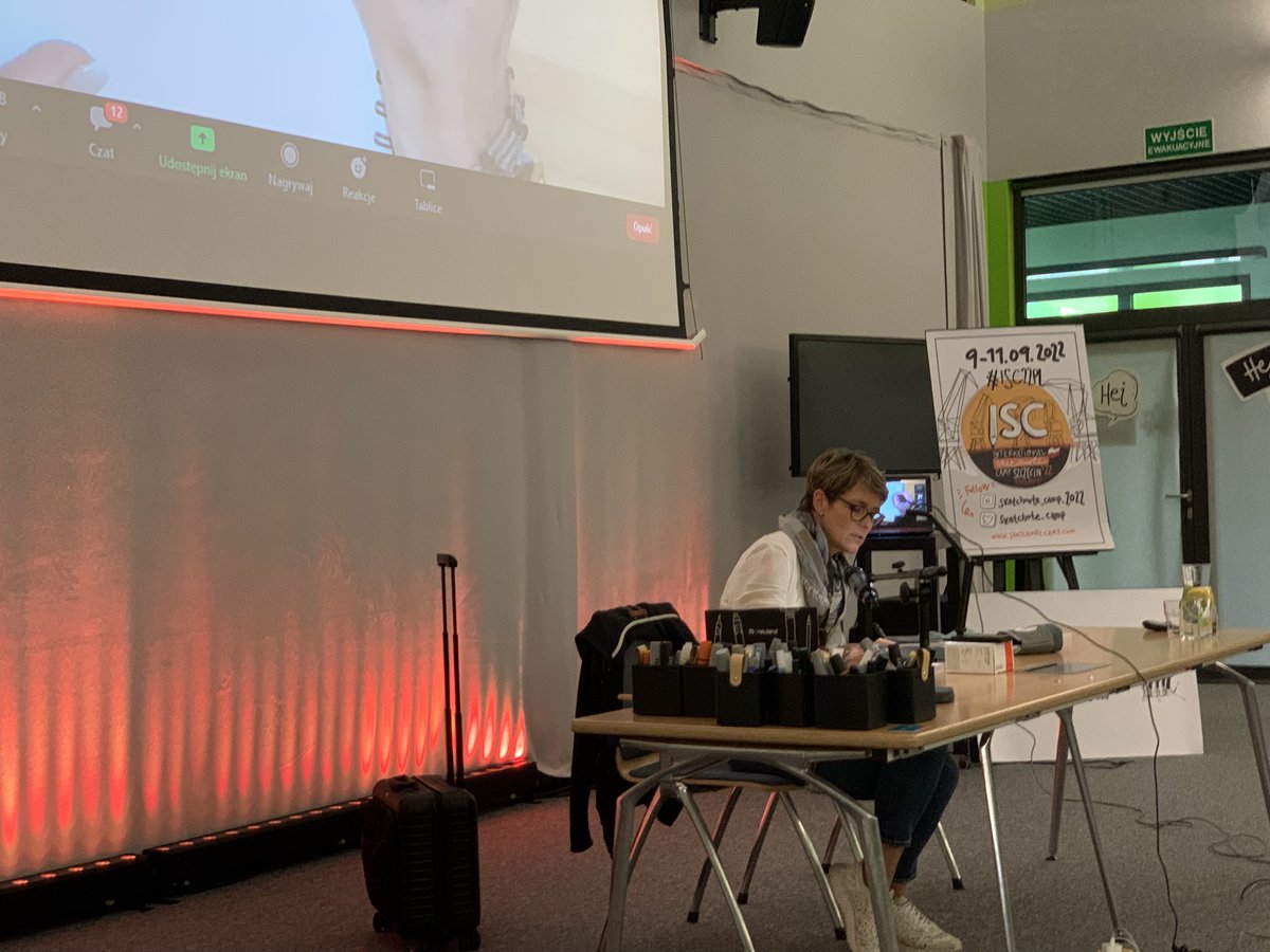 <a href="/DianaSoriat/">Sketchnotes by Diana</a> Diana has a busy life 

• Pets
• Family
• Singing
• Walking

She tried using apps and lists but it didn't work. 

Then she discovered #bujo and it just worked for her. 

She's going to show us how to bullet journal and take us through her weekly planning.