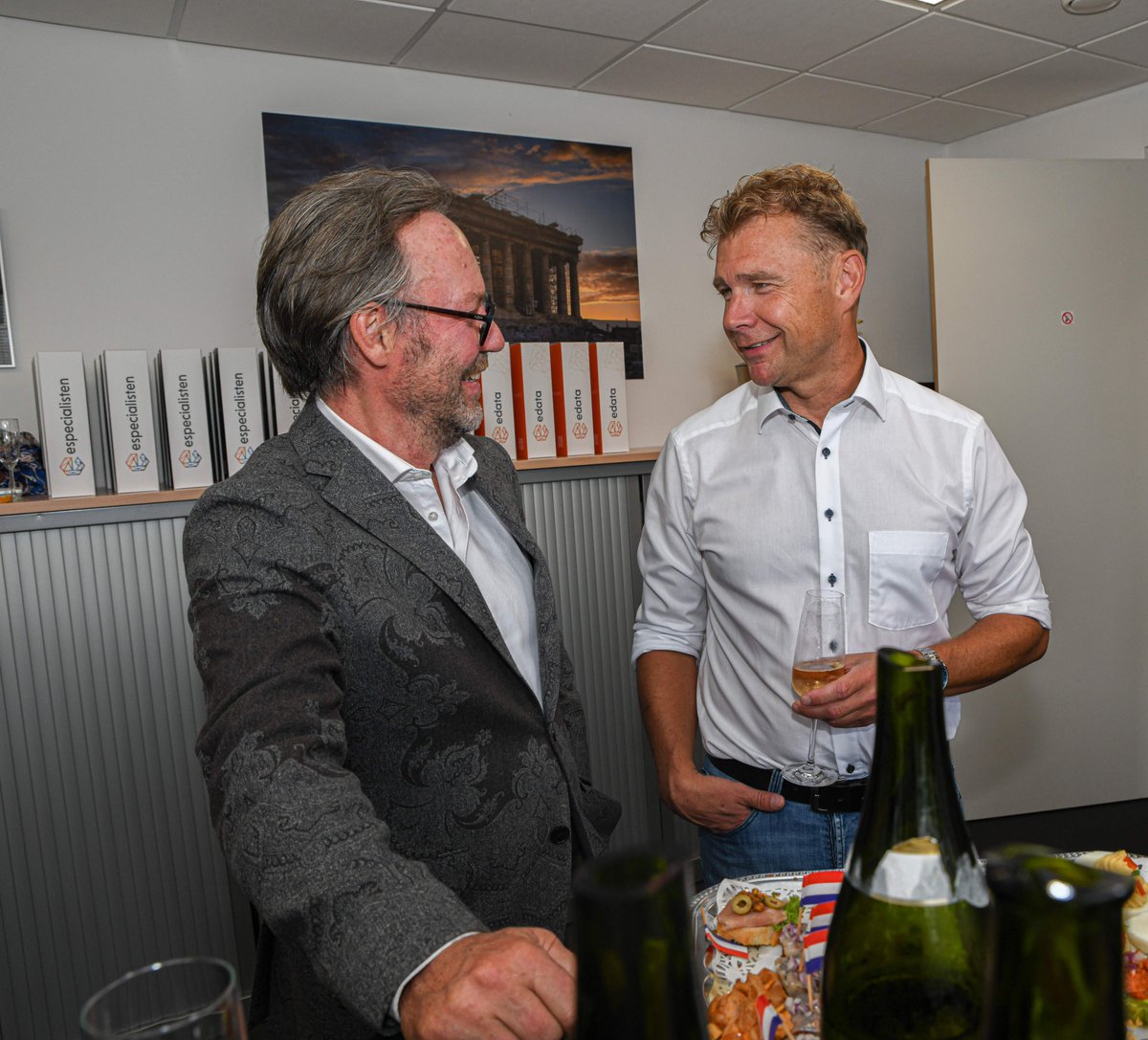 keesgroeneveld3's tweet photo. Vrijdag hadden we onze @EdataBv en @especialisten House Warming aan de David Ricardostraat 8, Hengelo. Binnenkort meer nieuws + vacatures! #eanonimiseren #ewaarmerk #eburgerpas en ............ https://t.co/1p3CzYPw5b