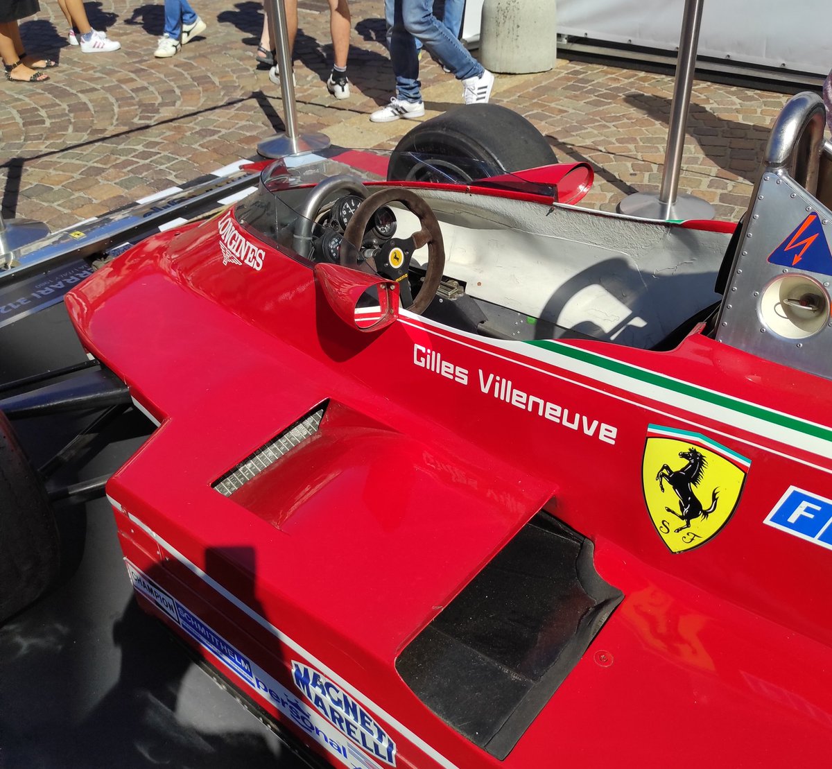 Fra55oni's tweet photo. Nel 1980 questa monoposto fece dannare #GillesVilleneuve e convinse al ritiro dalla #F1 #JodyScheckter, eppure vista da questa prospettiva è una meraviglia! 😍
@F1_1980_1989 @MatteoLandi10 @elledinicola
#FerrariF1 #312T5 #Autolookweek #Torino 2022 #MotorphoneTV 👀 https://t.co/kLcNmRIvoT