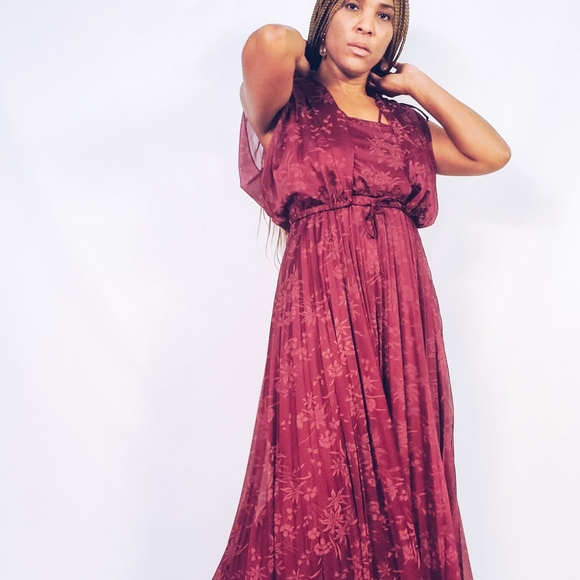 kimandrex's tweet photo. So good I had to share! Check out all the items I'm loving on @Poshmarkapp #poshmark #fashion #style #shopmycloset #starbucks #domain #vintage: https://t.co/3Ygx1z7UxJ https://t.co/25nmvdhjxu
