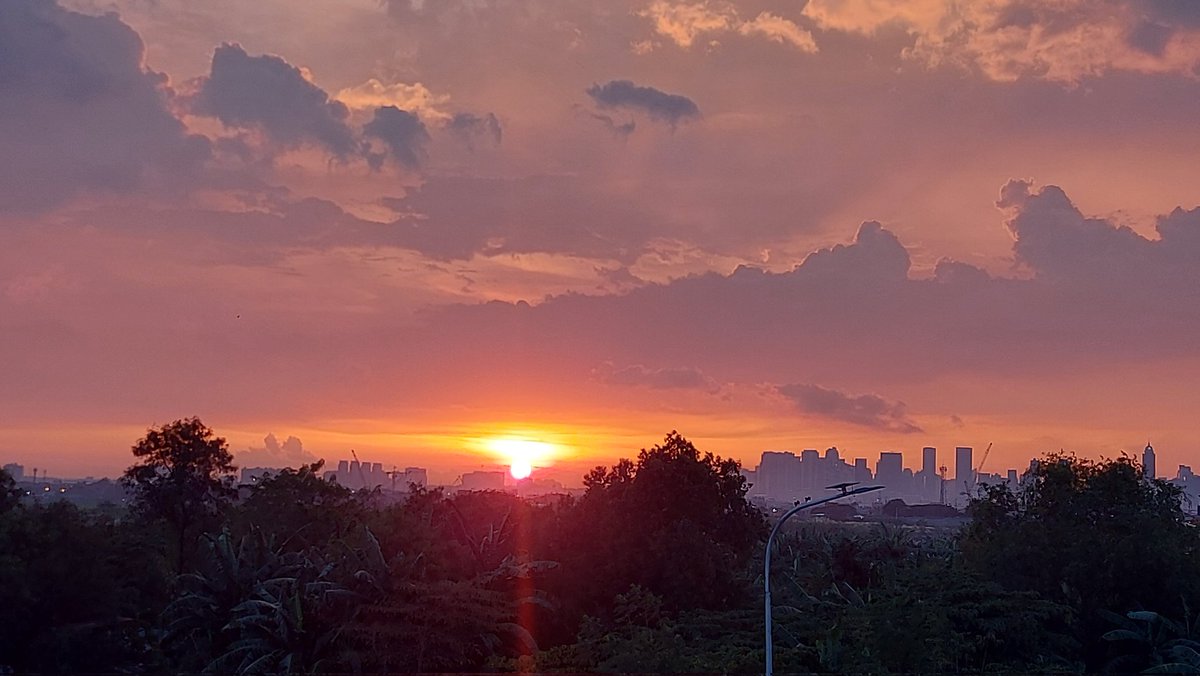 MerisaApricio's tweet photo. Find out that the whole thing had been a lie. If i didn't like it when it happened to me, then what would it be... might be the sunset when it's  going down and rise up again....❣️ https://t.co/apAbiAZ1FB