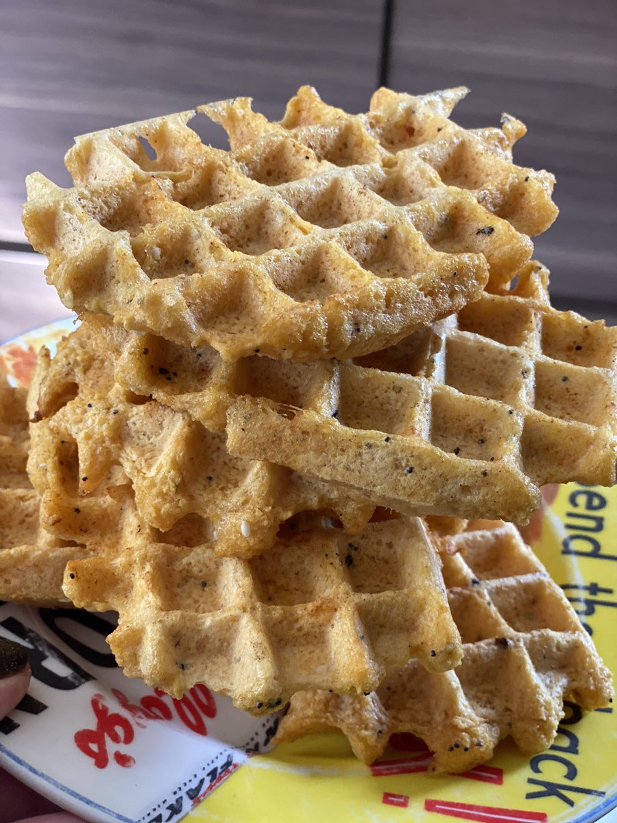 buffiduberman's tweet photo. Sunday means post-workout red lentil waffles- nothing but red lentils soaked for 4 hours (or overnight), then rinsed and blended with a bit of fresh water and lots of spices. Now I’m set for lunch for the whole week! #recipetip #vegan #glutenfree #protein https://t.co/pGy3BdEcdw
