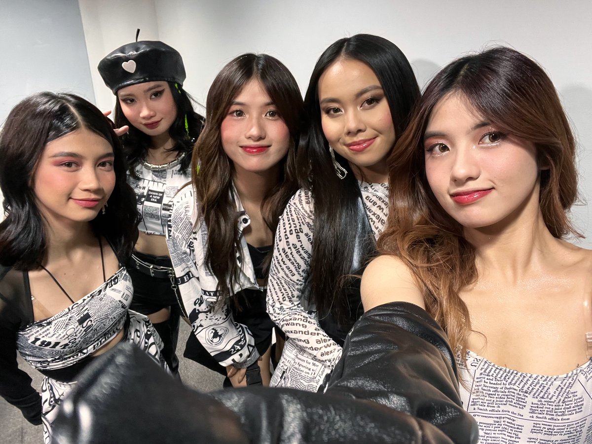 KAIAOfficialPH's tweet photo. [KAIA Guesting]

We're going on stage soon here at #KoreaFestival2022 ❣
Glorietta Makati

Catch our performance now!

KAIA AT KoreaFestival2022
#KAIA #KAIAatKoreaFestival #KCCPhil #KoreaFestival https://t.co/dp8reBkbSo