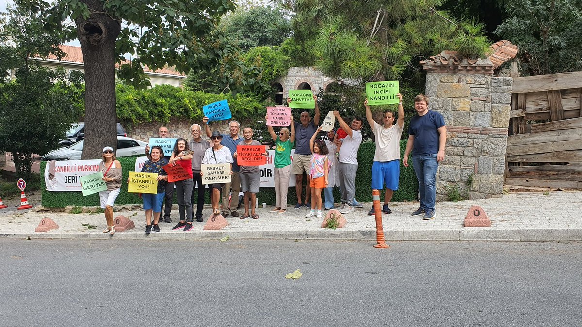 Parkımızı geri istiyoruz. Her yer rant kapısı olmamalı! Kandilli parkı çocuklarındır, çocukların kalacak!
Her Pazar 12:00de protestomuza katılarak bize destek olabilirsiniz.