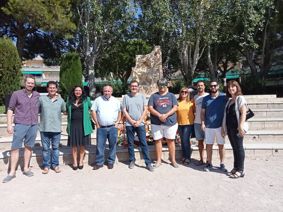 Som_Poble's tweet photo. Des de el Grup Municipal @Som_Poble - @ERC_elvendrell us desitgem una bona #Diada2022 #11deSetembre
#SomPoble #SomUnitat #RecuperemElVendrell https://t.co/X9Zbs09Haw