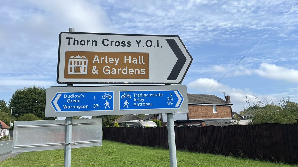 1/2 Complete #fail from <a href="/ArleyHall/">Arley Hall & Gardens</a> today. 
Cycled there on charity ride for <a href="/maggiesmanc/">Maggie's Manchester</a> to get a coffee, cake, water etc. Turned away as  only paying guests to the garden can visit the cafe/toilets, no wander the place was dead.