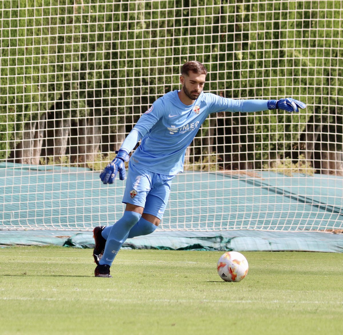 futbolbaseECF's tweet photo. 35’ ⏱ | ¡Juanpe!

El portero franjiverde se mantiene muy seguro en el área 

🟢⚪️ 0️⃣➖0⃣ 🟡🟡

#IlicitanoVillarrealC || #MuchoElche https://t.co/EI1v5XSDbQ