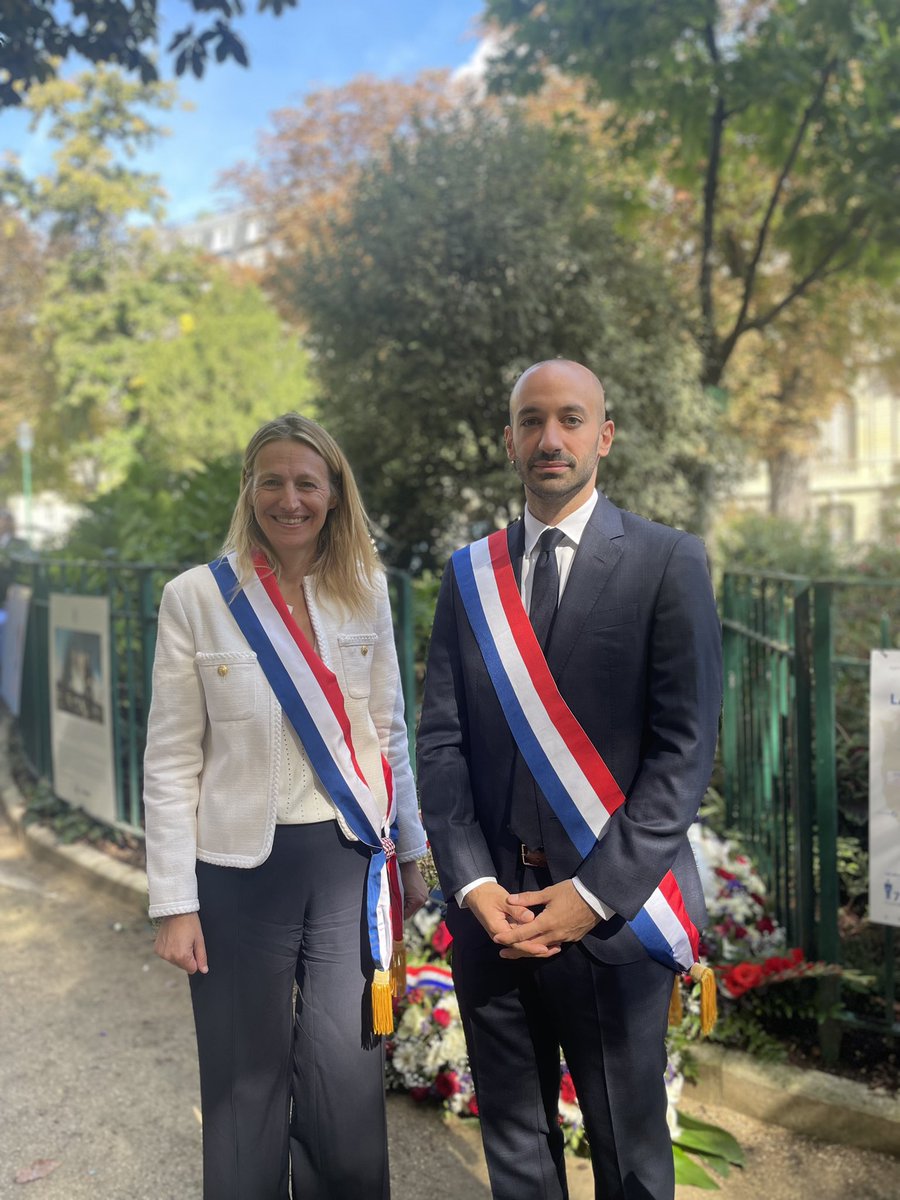 Place des Etats-Unis #Paris16, participation avec mon ami <a href="/benjaminhaddad/">Benjamin Haddad</a> à la cérémonie du 21e anniversaire de l’attentat du 11 septembre,en présence d’élus et de représentants de l’ambassade américaine à Paris.
Pour ne jamais oublier les victimes &amp; les héros de ce jour funeste.