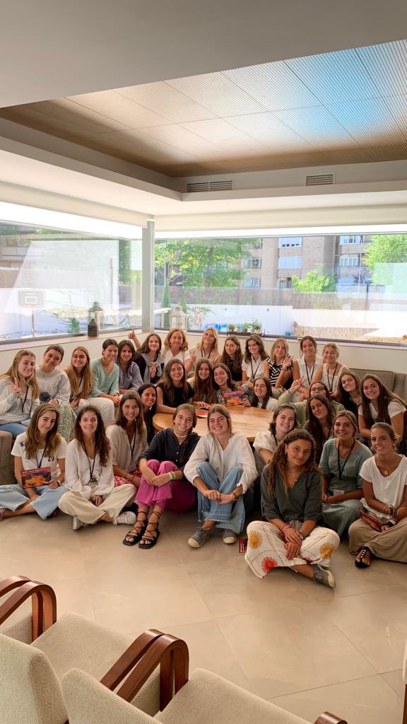 cm_alcor's tweet image. ¡Estamos de vuelta! Los pasillos de Alcor vuelven a llenar de nuestras residentes. Aquí nuestras nuevas incorporaciones 👇🏻 #SoyAlcor